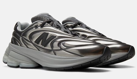 New Balance Tiene Las Zapatillas Que Parecen Titanio Liquido Y Que Son Pura Nostalgia Del Futuro Para Los Amantes De Los Looks Y2k