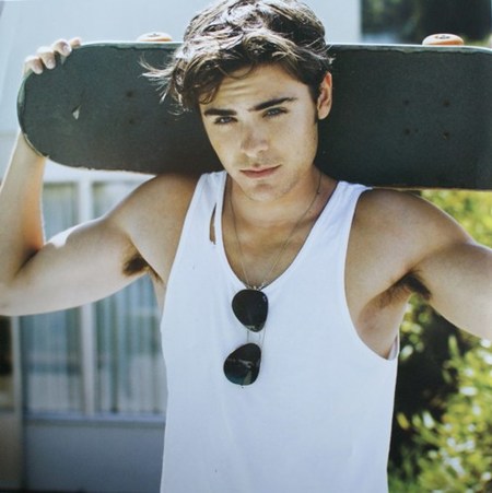 Zac Efron: mucho estilo en su nuevo calendario para el 2010