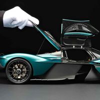 Maquetas más caras que un coche: la quinta esencia de las reproducciones es este Aston Martin a escala, un centro de mesa que cuesta más que un SEAT León