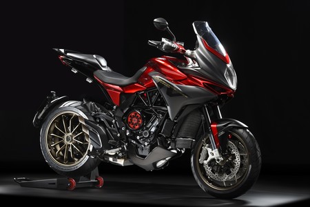 MV Agusta reinventa el embrague con la Turismo Veloce 800 Lusso SCS: mucho más que un quickshifter