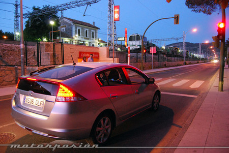 Honda también experimenta la comunicación entre coches y semáforos
