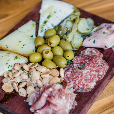 El Corte Inglés vende los embutidos 100% ibéricos Cinco Jotas que elevarán nuestros aperitivos a calidad gourmet