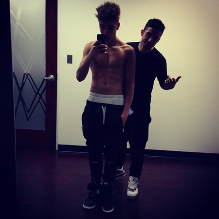 A Justin Bieber le gusta presumir de abdominales más que a un tonto un lápiz, eso es así