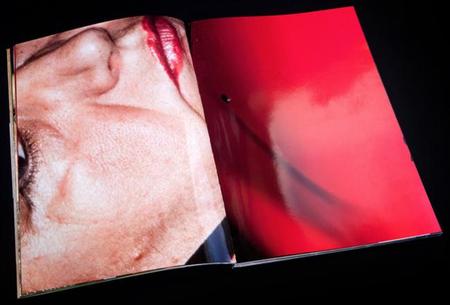 Óscar Monzón ha ganado el First Photobook Award 2013 con su espectacular Karma