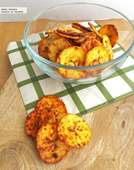 Chips crujientes de plátano con limón y chile. Receta