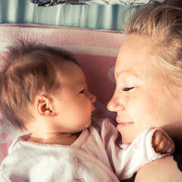 ¿Aún no tienes los pijamitas del bebé? Compra los que se abrochen por delante