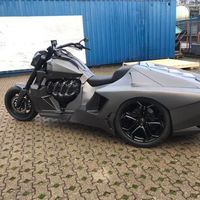 ¡Horror! Alguien ha juntado la parte delantera de una moto Boss Hoss con el culo de un Lamborghini