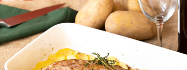 Receta de solomillo de cerdo al horno con patatas, ese plato fácil que nunca falla