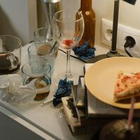 La limpieza nos está pasando factura: un 40% de las personas admite que no invita a gente por puro estrés... de limpiar