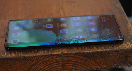 Este unboxing del Vivo Nex 3 muestra en detalle su pantalla en cascada