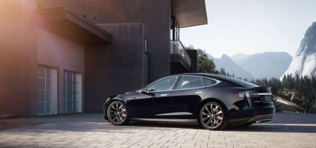 Tesla busca amigos con su nuevo e inédito programa de descuentos para el Tesla Model S