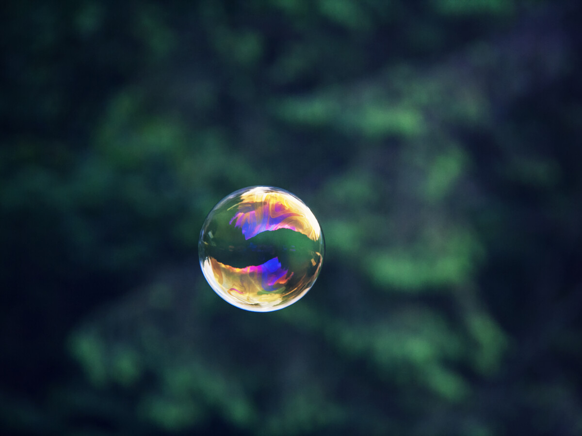 Si Bitcoin y las criptomonedas resultan ser una burbuja que explota, el  gran debate es si lo pagaremos todos, hayamos invertido o no