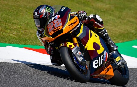Sam Lowes supera a Raúl Fernández en Mugello y sólido debut de Fermín Aldeguer, otra joven perla murciana, en Moto2
