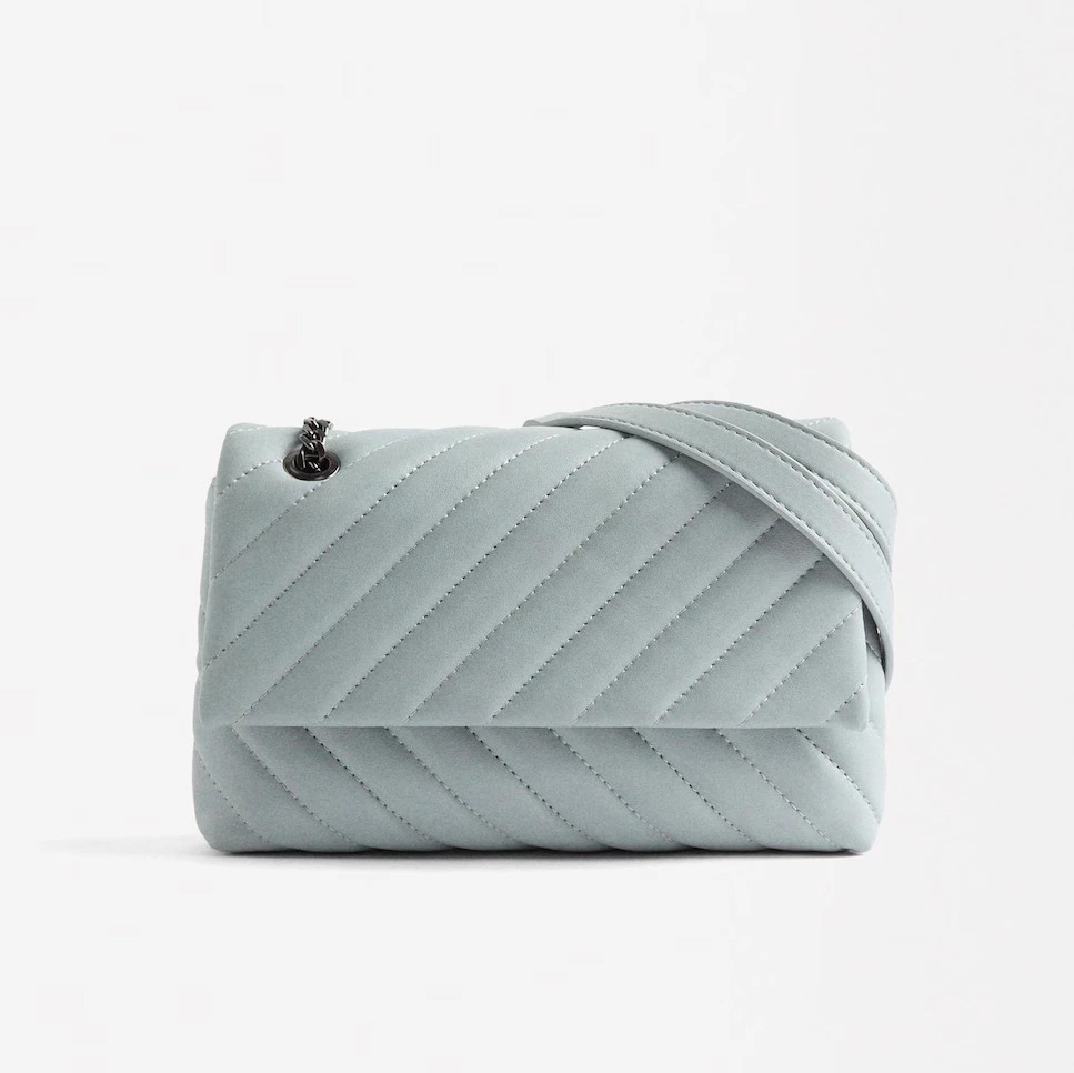 Parfois - Bolso de hombro multiposición acolchado con cierre imantado.