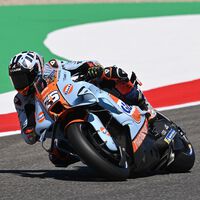 Raúl Fernández se reivindica tumbando a Jorge Martín en Mugello y Marc Márquez pelea pero sigue sufriendo 