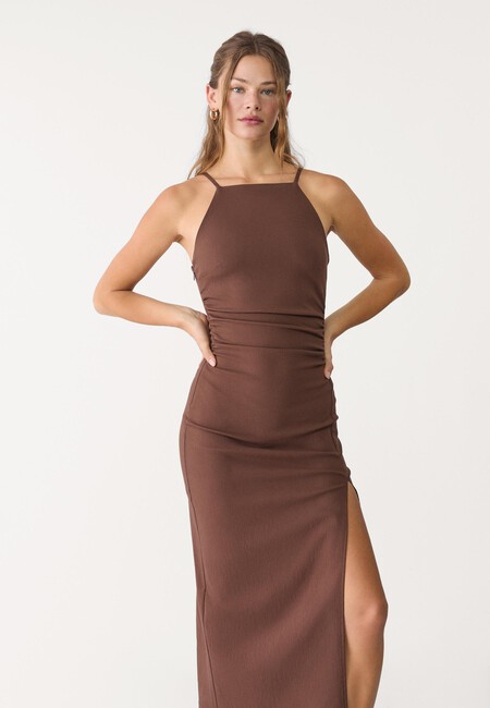 Vestido marrón de Stradivarius