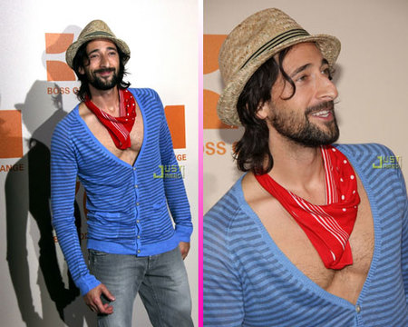Adrien Brody a pecho descubierto
