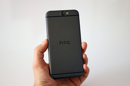 ¿Debería HTC vender su división de móviles?