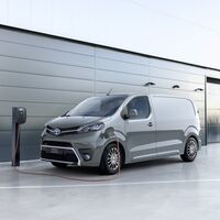 La Toyota Proace Electric Van es el primer Toyota eléctrico y ya está disponible en España desde 32.998 euros