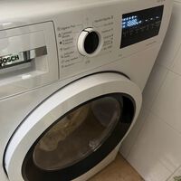 Poner la lavadora, el lavavajillas o el termo de madrugada vuelve a compensar. Esto es lo que puedes ahorrar si lo haces 