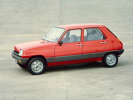 En un ataque de nostalgia, te compartimos cómo se veía la publicidad de coches en la década de 1980
