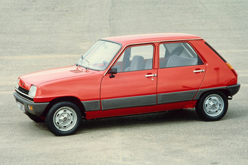 En un ataque de nostalgia, te compartimos cómo se veía la publicidad de coches en la década de 1980 