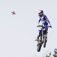 Este vídeo de Tom Pagés perseguido por un dron es lo más espectacular que vas a ver hoy