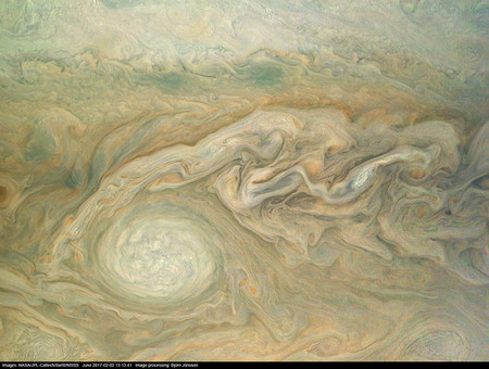 Las nuevas fotos de Jupiter parecen cuadros expresionistas abstractos