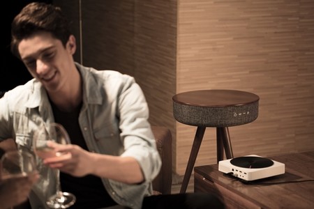 ¿Es un altavoz o una mesa? Es Mellow un dispositivo mixto con el que decorar y sonorizar tu hogar