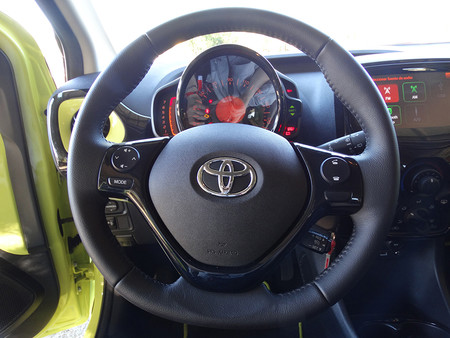 Volante Prueba Toyota Aygo Interiores
