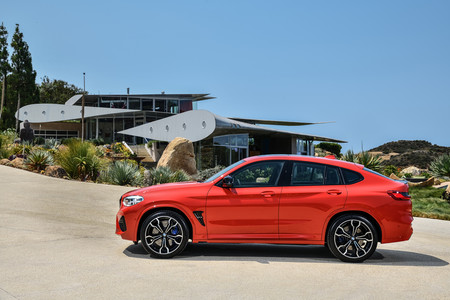 BMW X4 M Competition lateral