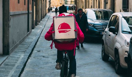 55 organizaciones sociales apoyan a los riders y el Gobierno prepara un proyecto de ley para regularizarles