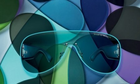 Emporio Armani celebra 30 años con una colorida colección de gafas de sol