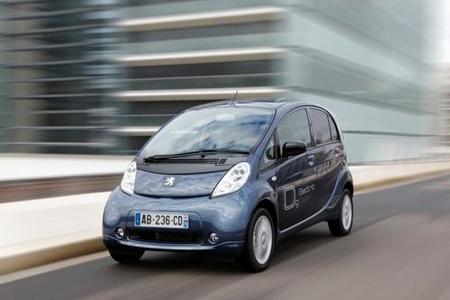 El Peugeot i0n se podrá alquilar mensualmente