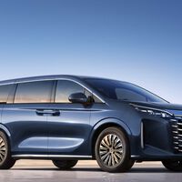 BYD M9 es la nueva minivan híbrida en México: 945 km de autonomía, espacio para siete pasajeros y hasta refri 