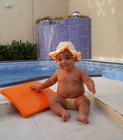 Bañar al bebé por primera vez en la piscina