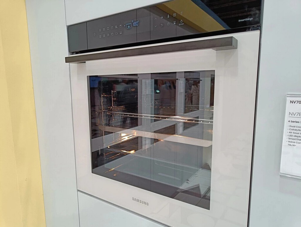 El último horno de Samsung sirve para cocinar y para hacer streaming en Twitch o subir fotos a redes sociales
