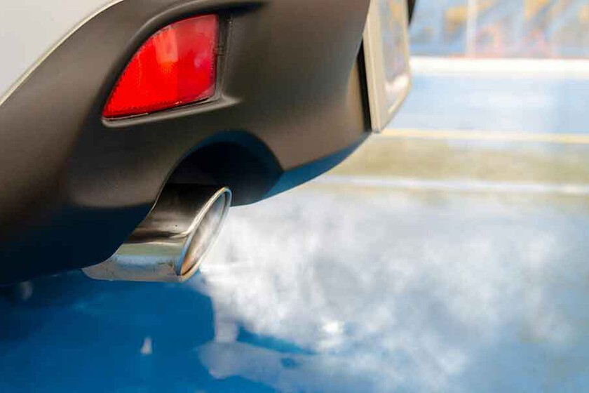 Sentenciamos al diésel por contaminar demasiado. Los coches de gasolina ocultan un problema bastante peor