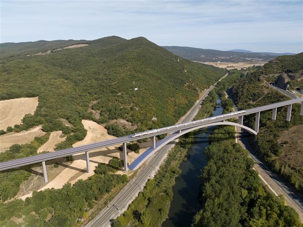 El AVE Burgos-Vitoria enfrente su mayor reto: levantar siete viaductos en siete kilómetros para salvar ríos, carreteras y vías de tren