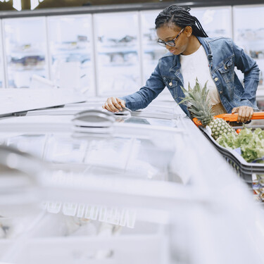 Lidl vende por menos de 7 euros el capazo que evita que los alimentos congelados pierdan el frío del súper a casa este verano