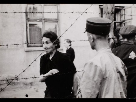 Las fotografías que muestran cómo era la vida dentro dentro de un gueto judío en Polonia en 1939