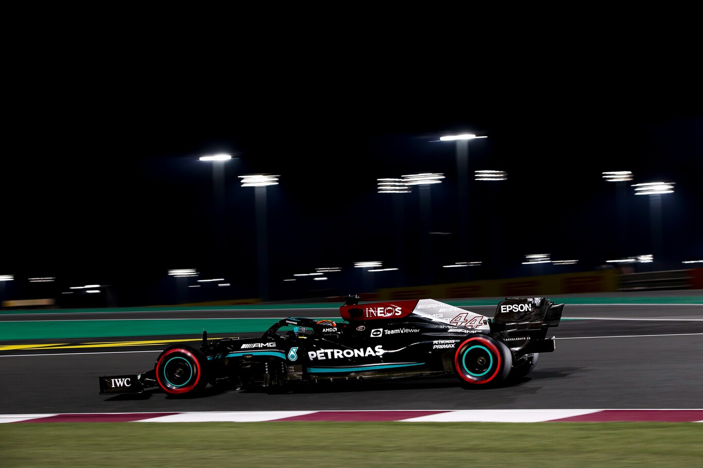 ¡Histórico! Lewis Hamilton gana en Catar y Fernando Alonso vuelve a un podio de la Fórmula 1 siete años después