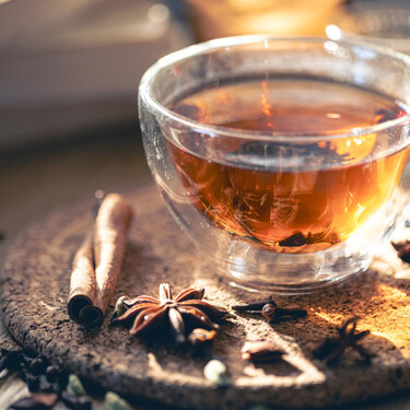 El hábito de beber té puede favorecer la longevidad, según un estudio: esto es lo que dice la ciencia al respecto de sus beneficios 