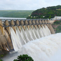 España construyó centenares de embalses para darse energía. Este febrero han servido para impedir catástrofes