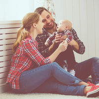 Los funcionarios vascos contarán con permisos de paternidad de 18 semanas a partir de septiembre, equiparándose al de las madres