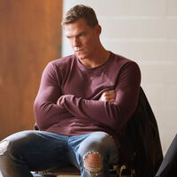 Si te flipa Reacher, tienes que ver este capítulo de Titans en Netflix. Alan Ritchson ya era una mole de destrucción cuatro años antes
