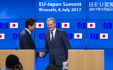 La UE y Japón firman un acuerdo de libre comercio en plena guerra arancelaria de Trump