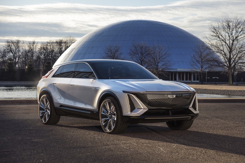 el-cadillac-lyriq-es-un-enorme-suv-elctrico-con-480-km-de-autonoma-y-pantalla-de-33-pulgadas-que-adelanta-el-futuro-de-la-marca