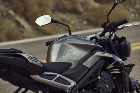 Triumph Street Triple R 2023 008