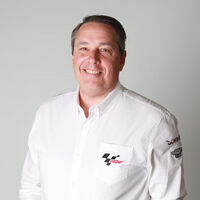 MotoGP fichó a un gran gurú de la NBA para que atraer patrocinadores. Tres años después lo despide porque no ha hecho nada 